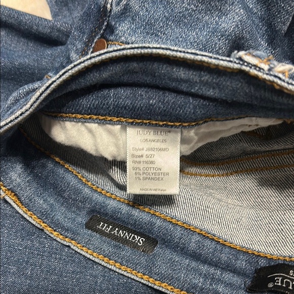 Judy Blue Skinny - Picture 4 of 4